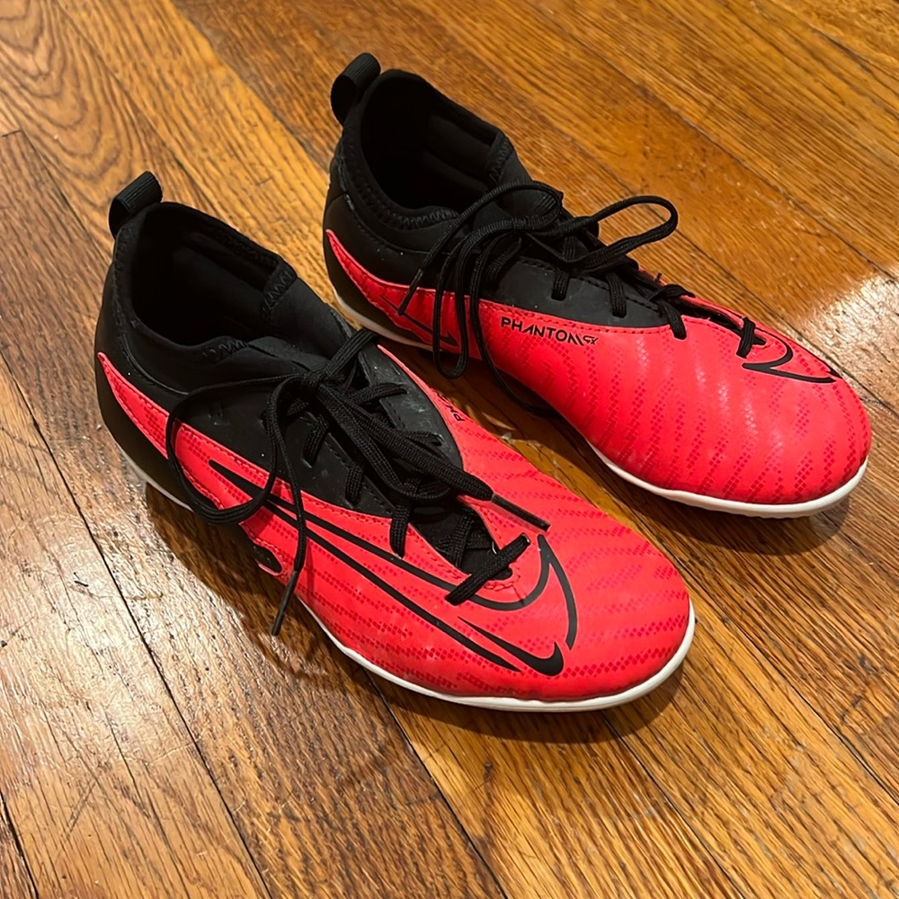 Nike Phantom GX Club Firm Ground Soccer Cleats